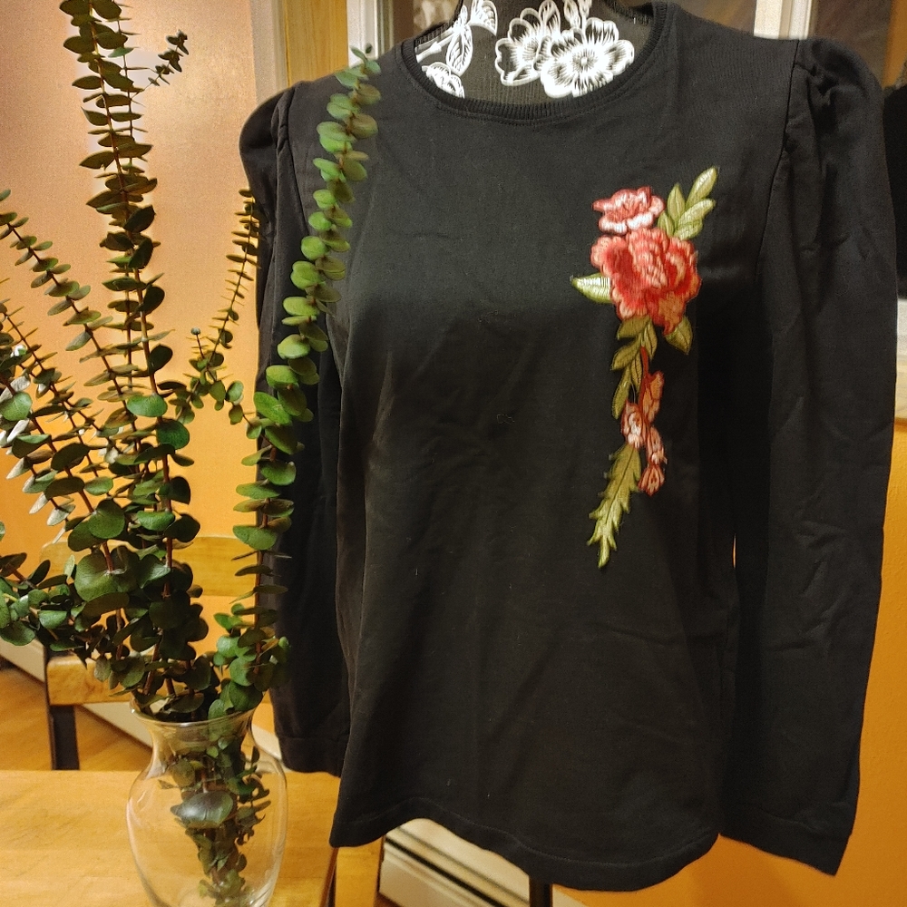 🌻 Black Sweatshirt Floral Embroidery Large
